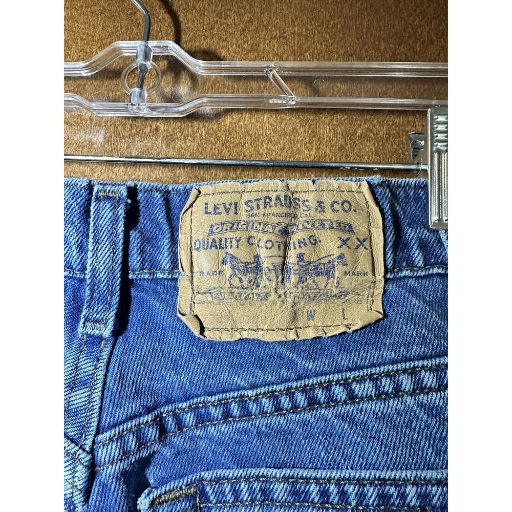 Vintage Levis 550 Black Tab Relaxed Fit Denim Shorts Blue Jean Womens 28 Waist - Picture 3 of 4